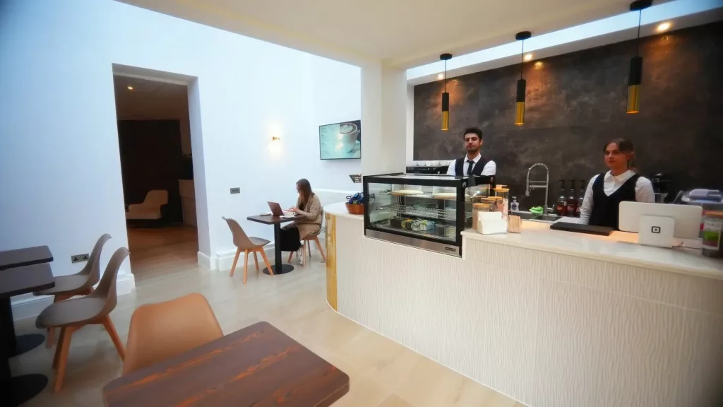 Coffe-Shop-Horizontal-2